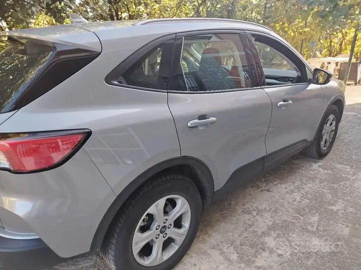Ford Kuga 2021 photo 2