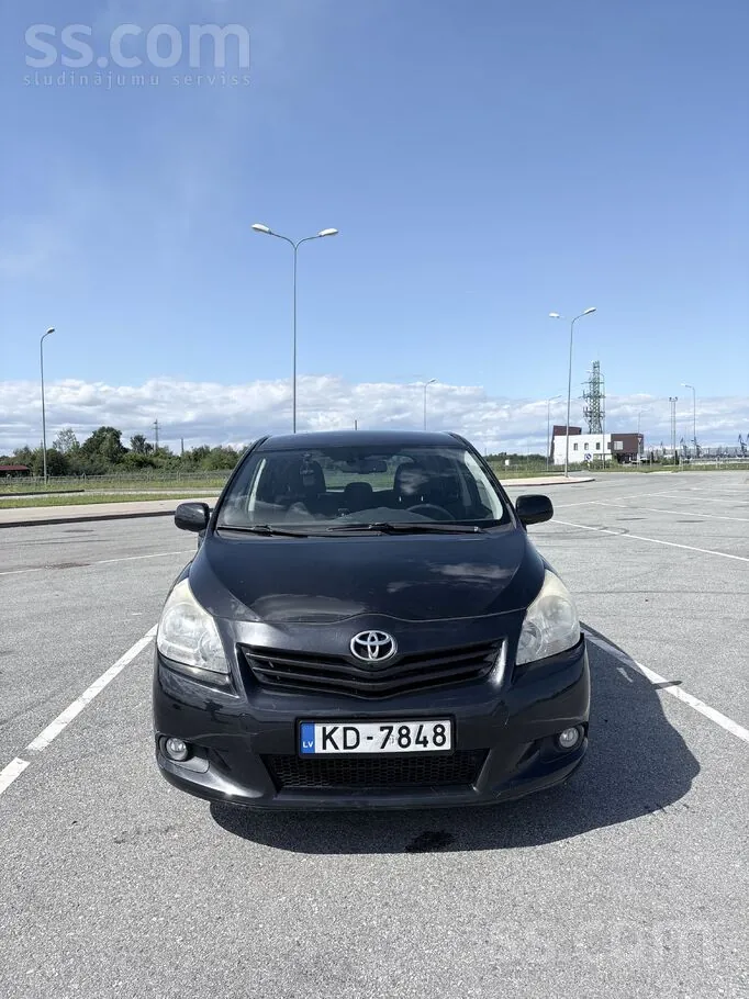 Toyota Verso 2010 photo 3