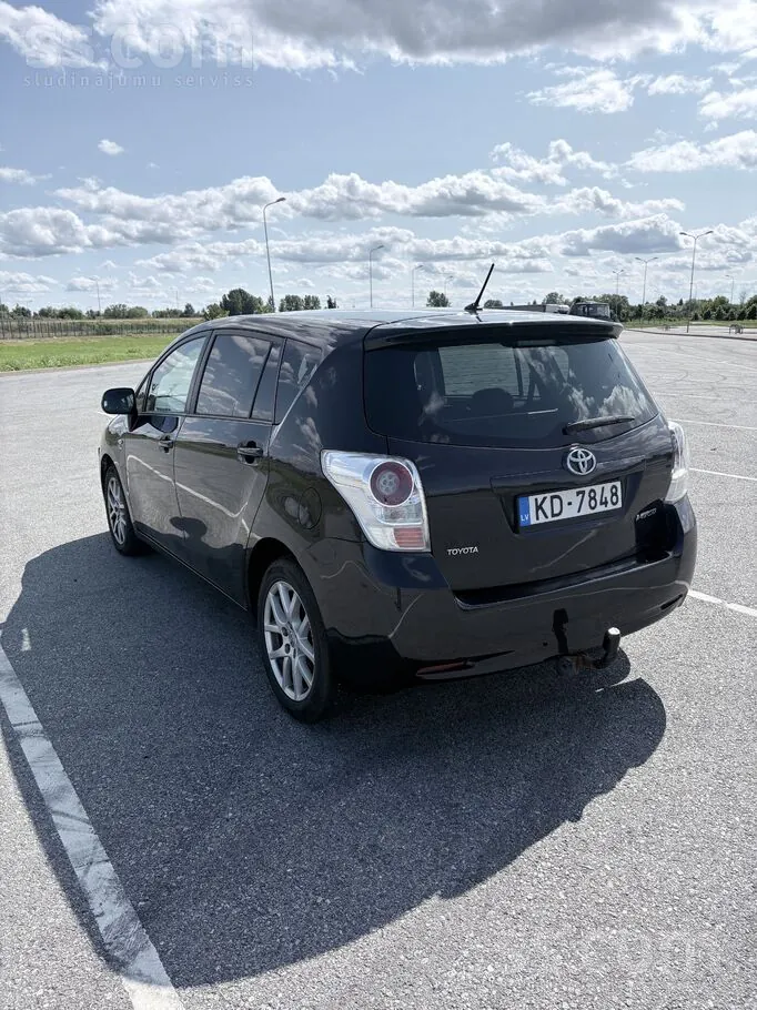 Toyota Verso 2010 photo 2