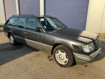 Mercedes-Benz E-Class 1995 photo 3