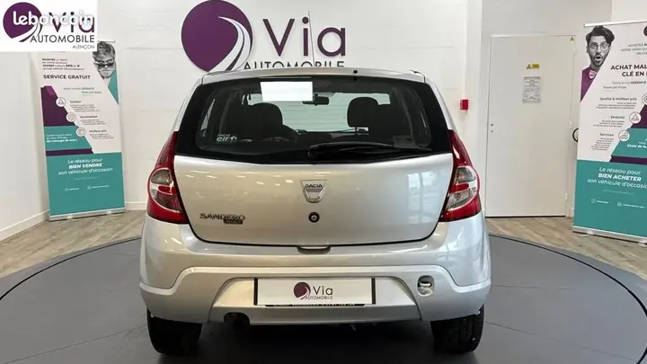 Dacia Sandero 2010 photo 4