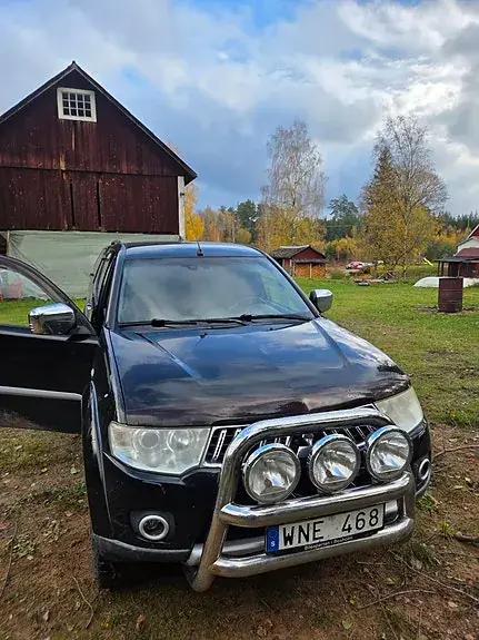 Mitsubishi L200 2011 photo 2