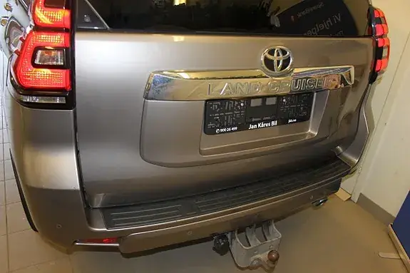 Toyota Land Cruiser 2018 photo 3