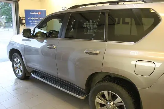 Toyota Land Cruiser 2018 photo 2