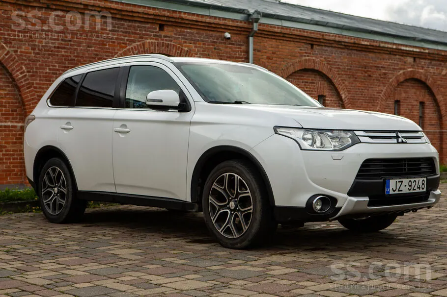 Mitsubishi Outlander 2015 photo 2