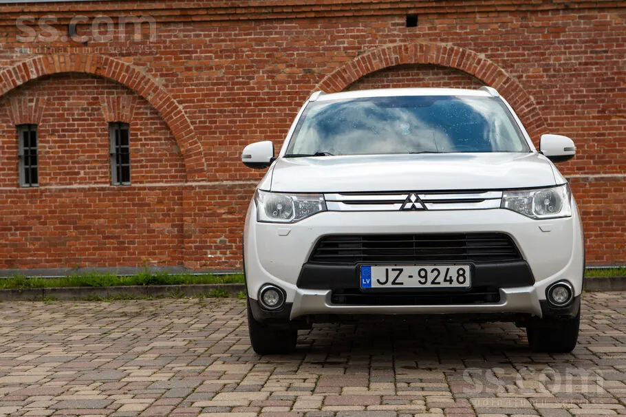 Mitsubishi Outlander 2015 photo 3
