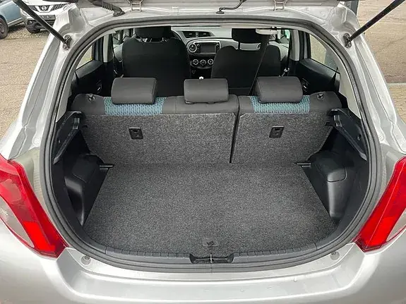 Toyota Yaris 2012 photo 5