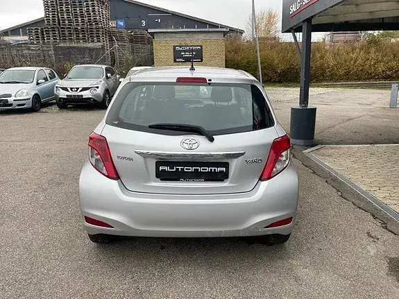 Toyota Yaris 2012 photo 4