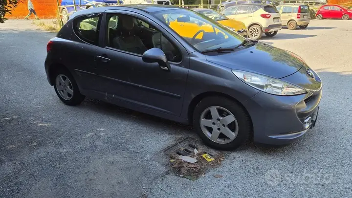 Peugeot 207 2008 photo 3