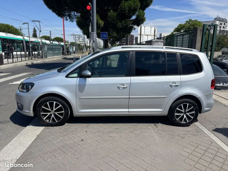 Volkswagen Touran 2012 photo 3