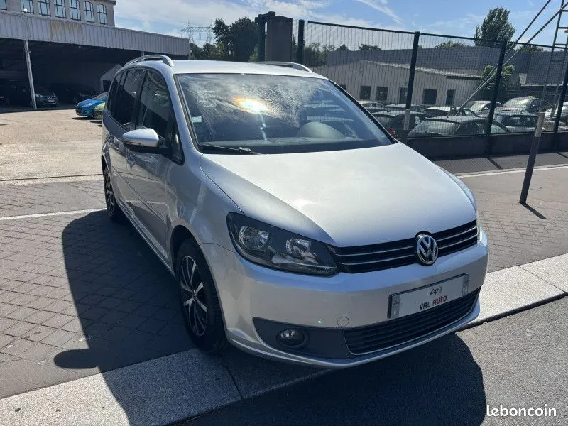 Volkswagen Touran 2012 photo 2