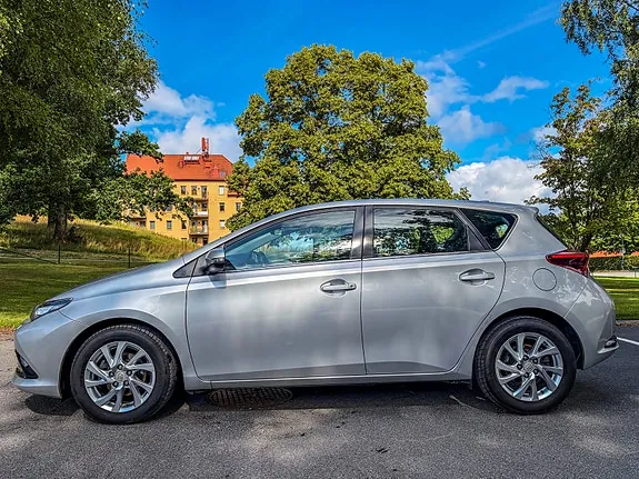 Toyota Auris 2015 photo 2