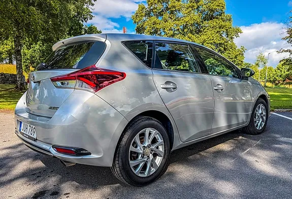 Toyota Auris 2015 photo 5