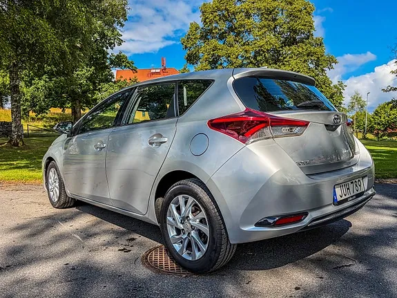 Toyota Auris 2015 photo 3