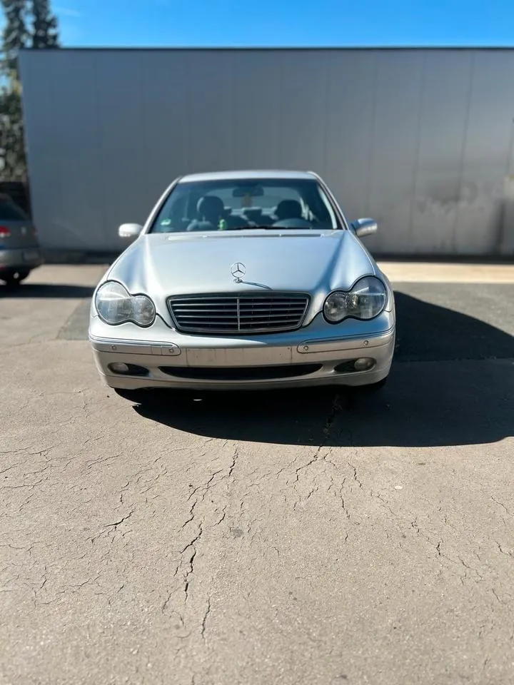 Mercedes-Benz C240