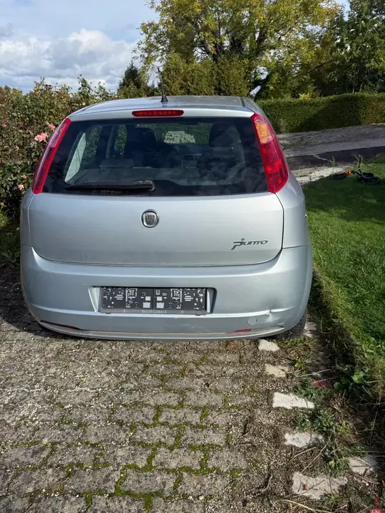 Fiat Grande Punto 2009 photo 2