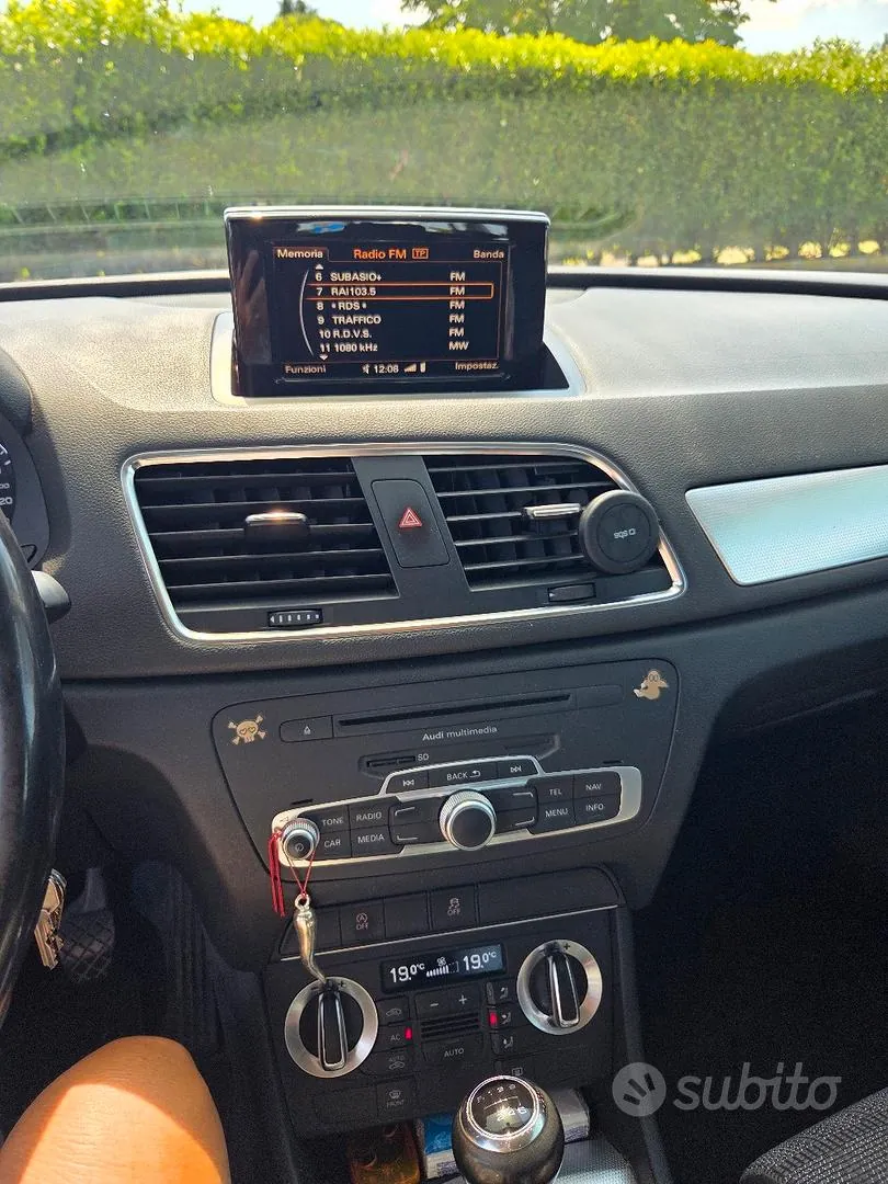 Audi Q3 2012 photo 2