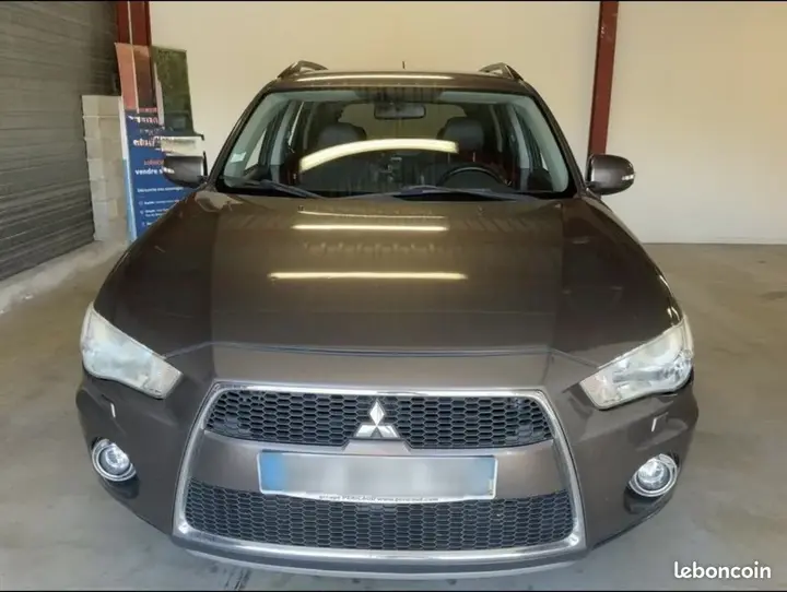 Mitsubishi Outlander 2011 photo 5