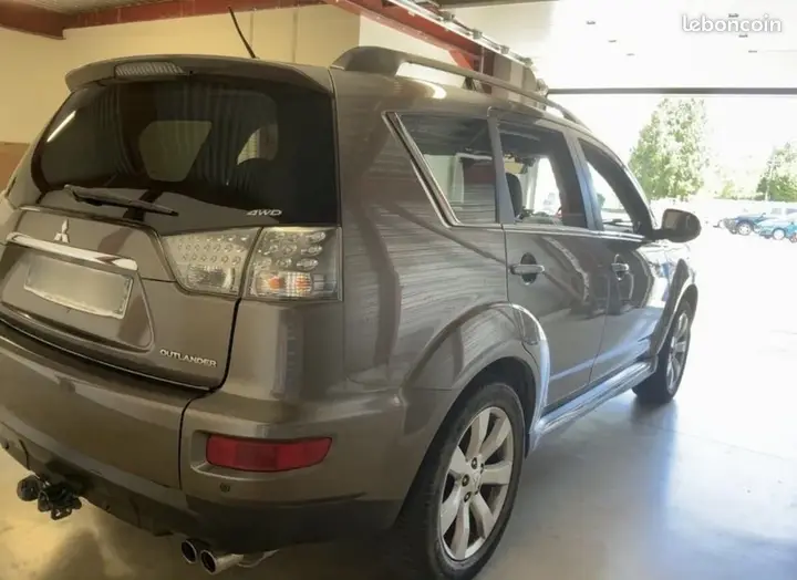 Mitsubishi Outlander 2011 photo 4