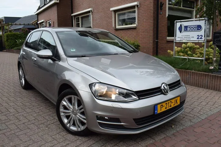 Volkswagen Golf 2013 photo 2