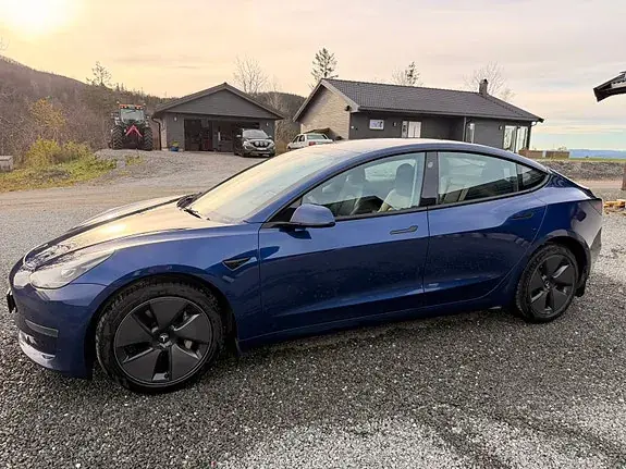 Tesla Model 3 2022 photo 3