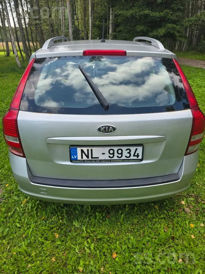 Kia Ceed 2011 photo 3