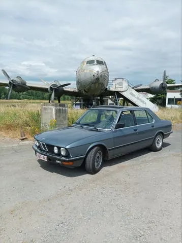 BMW E28 525I