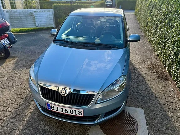 Skoda Fabia 2011 photo 2