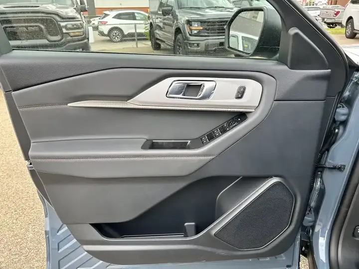 Ford Explorer 2026 photo 5