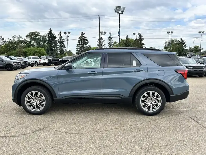 Ford Explorer 2026 photo 4