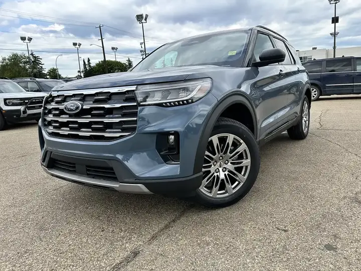 Ford Explorer 2026 photo 2