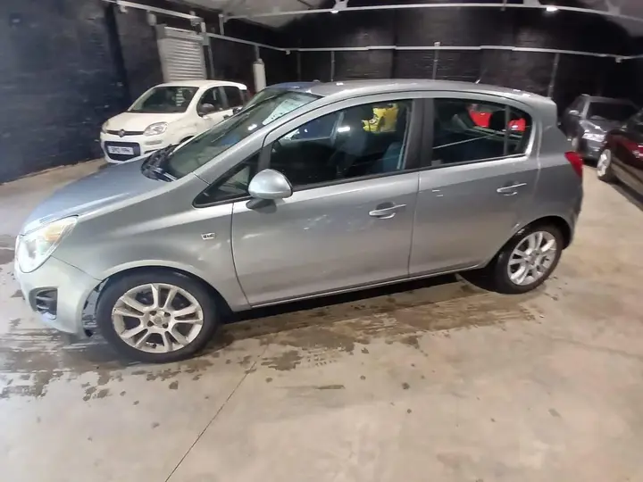 Vauxhall Corsa 2013 photo 4