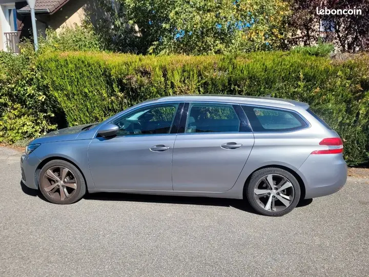 Peugeot 308 2018 photo 2