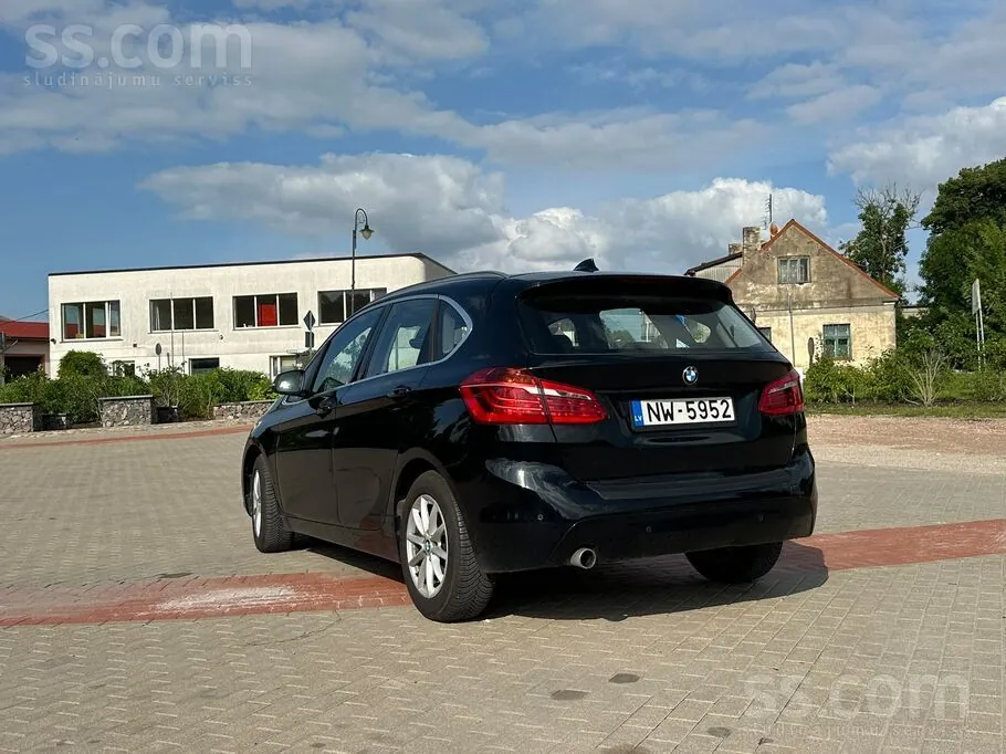 BMW 216D Active Tourer 2015 photo 2