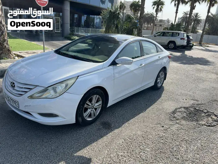 Hyundai Sonata 2011 photo 2