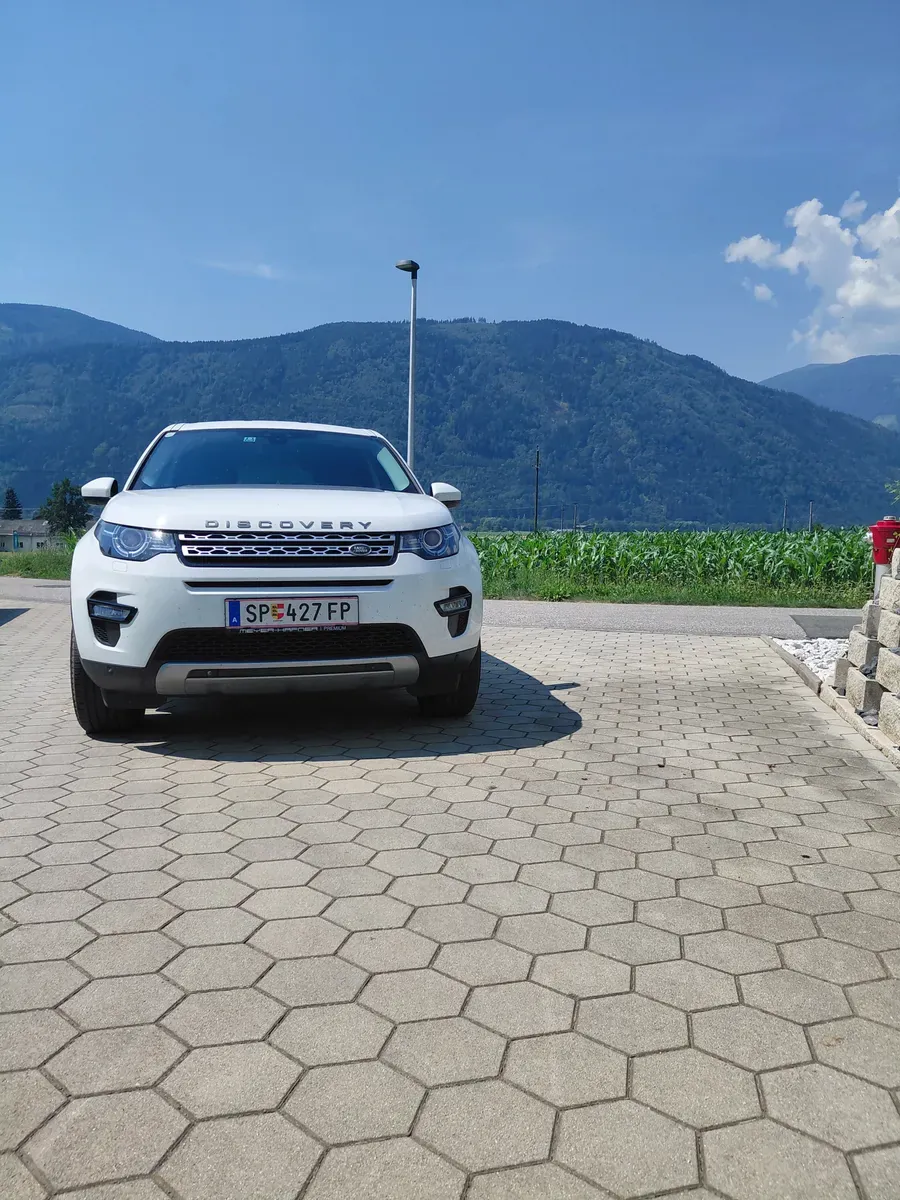 Land Rover Discovery Sport 2017 photo 2