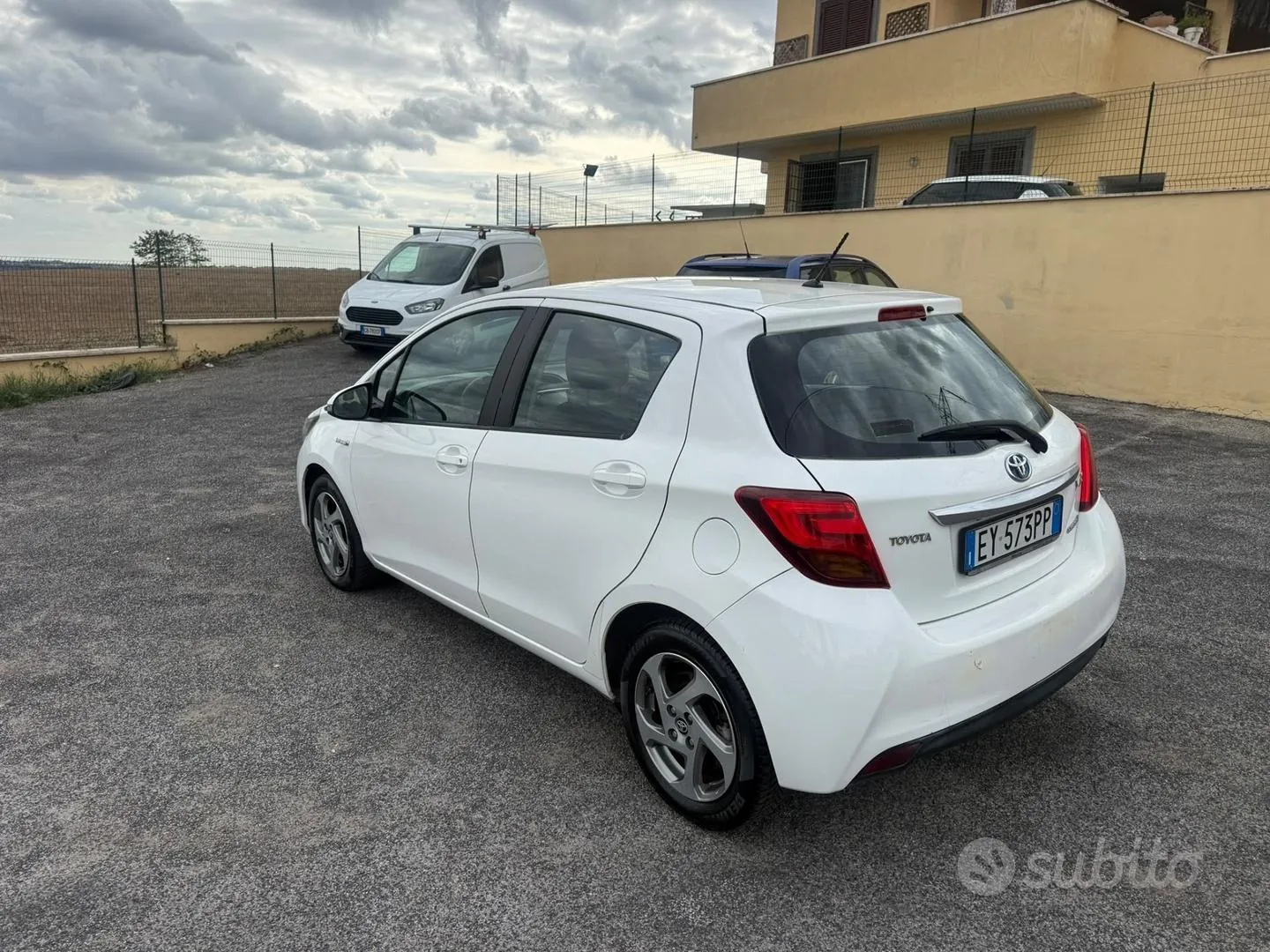 Toyota Yaris 2017 photo 3