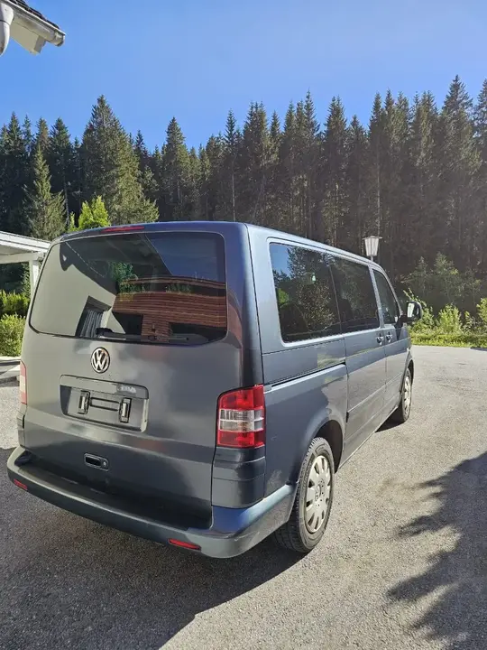 Volkswagen Multivan 2009 photo 2