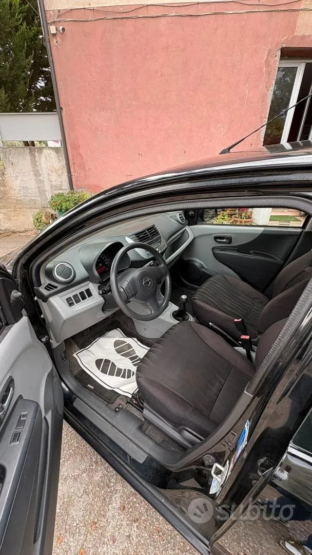 Nissan Pixo 2010 photo 2