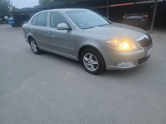 Skoda Octavia 2009 photo 4