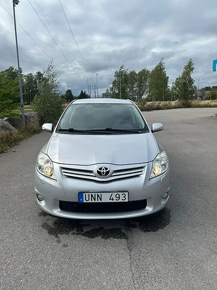 Toyota Auris 2010 photo 2