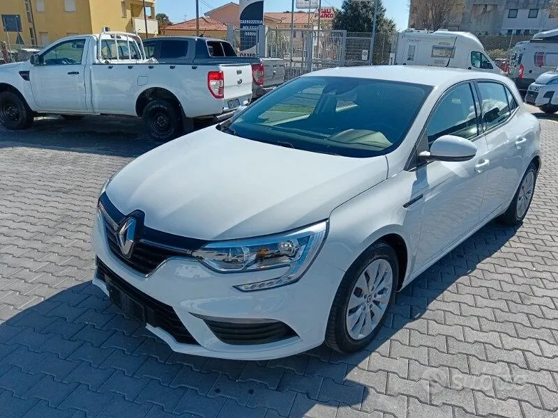 Renault Megane 2019 photo 2