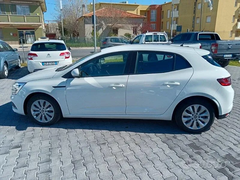Renault Megane 2019 photo 3