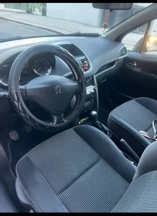 Peugeot 207 2007 photo 3