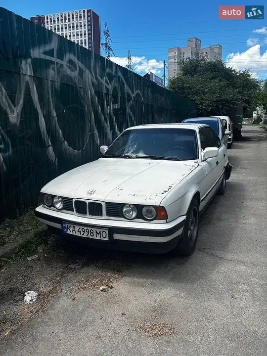 BMW 5 Series 1990 photo 2
