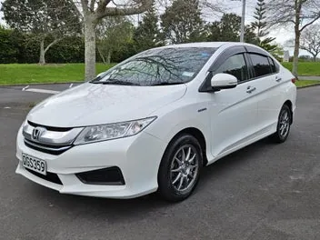 Honda Grace 2015 photo 2