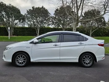 Honda Grace 2015 photo 5