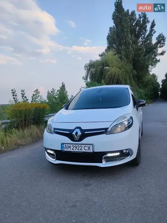 Renault Scenic 2015 photo 2