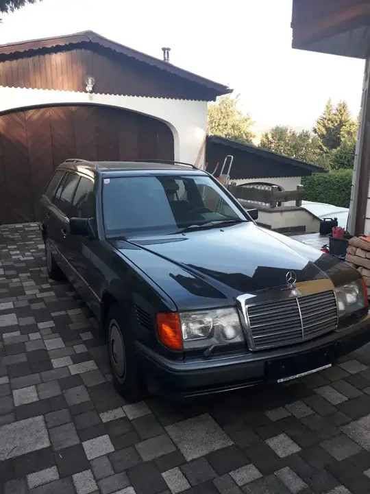 Mercedes-Benz E-Class 1990 photo 2