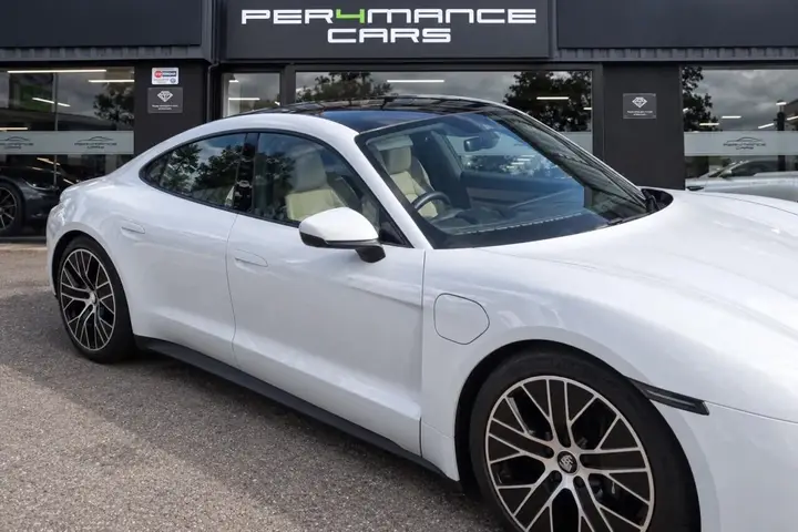 Porsche Taycan 2021 photo 2
